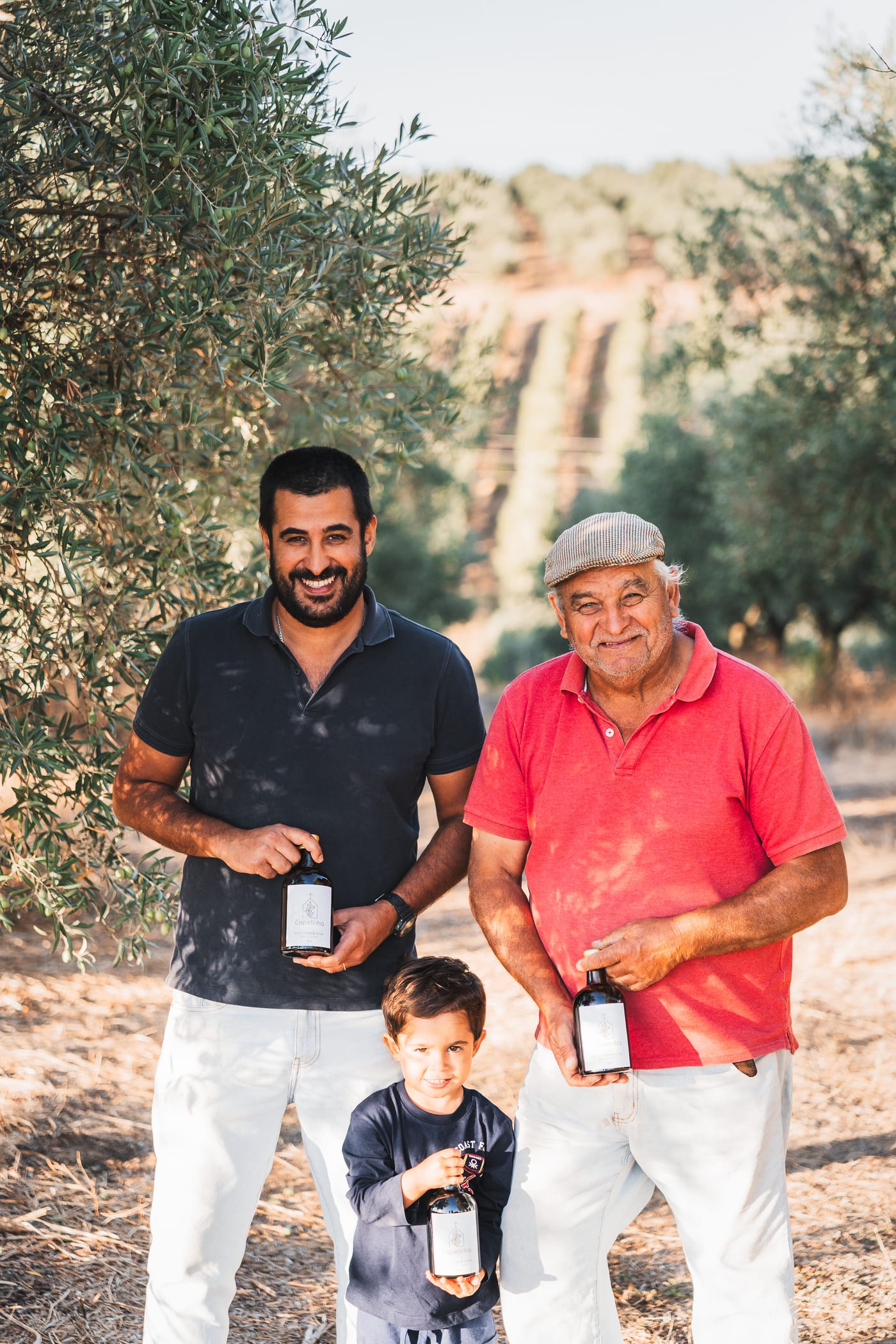 Três gerações da família Capelinha no olival